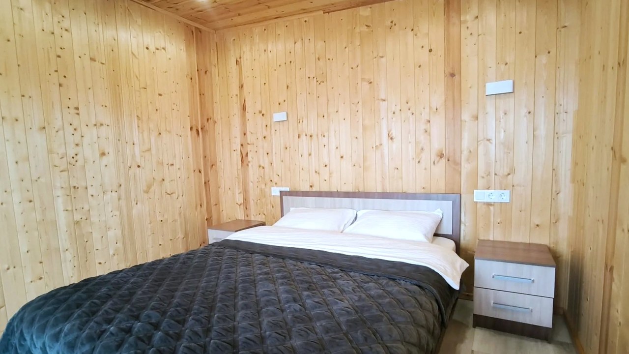 Двуспальная кровать